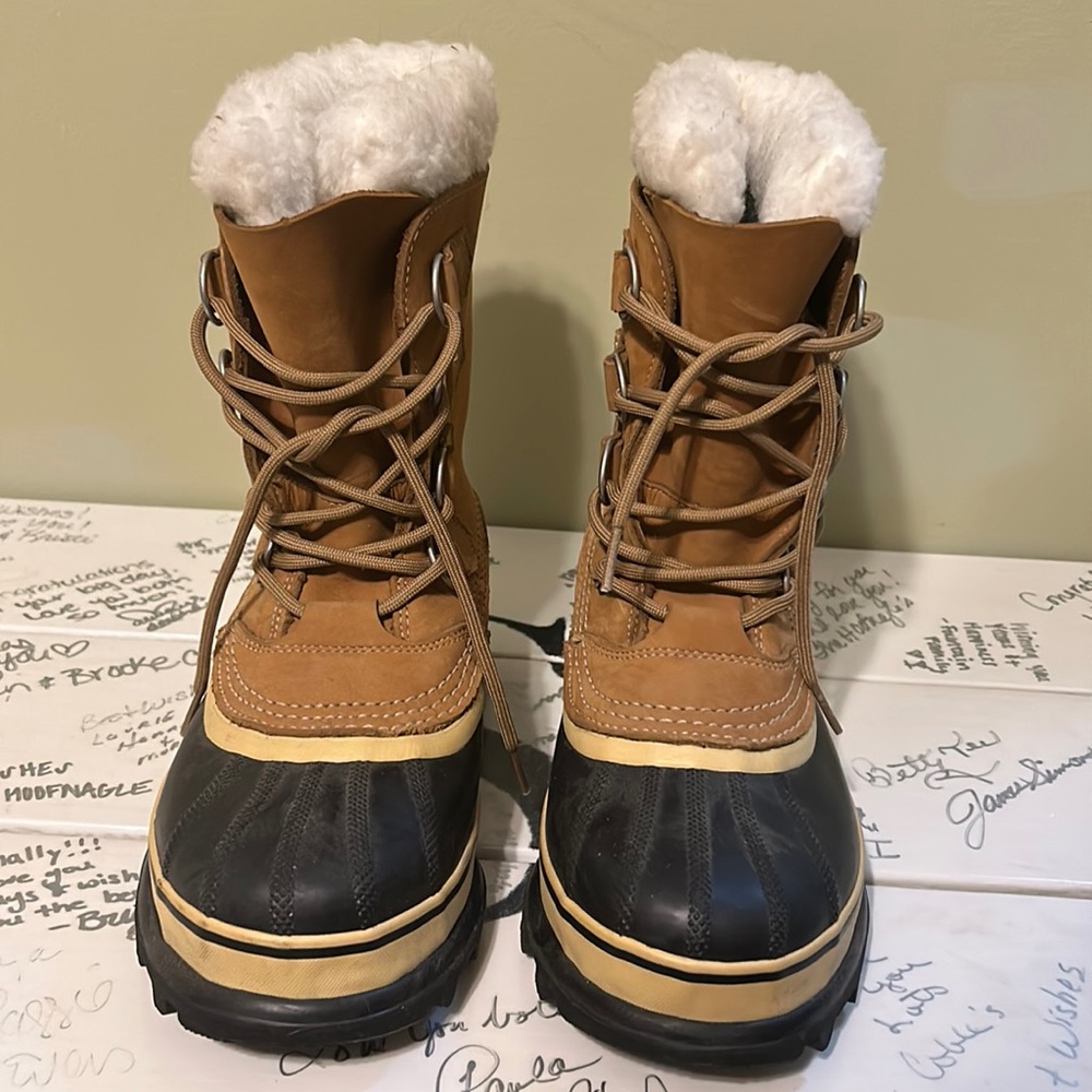 Caribou Sorel waterproof snow boots. Worn once.